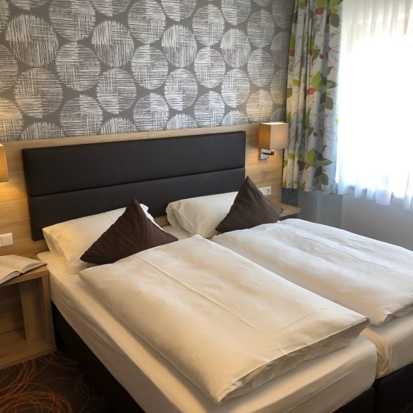 Hotel weisses Lamm - Allersberg
wunderschöne Zimmer für Familien, Messebesucher und für alle welche eine oder mehrere Übernachtungen benötigen